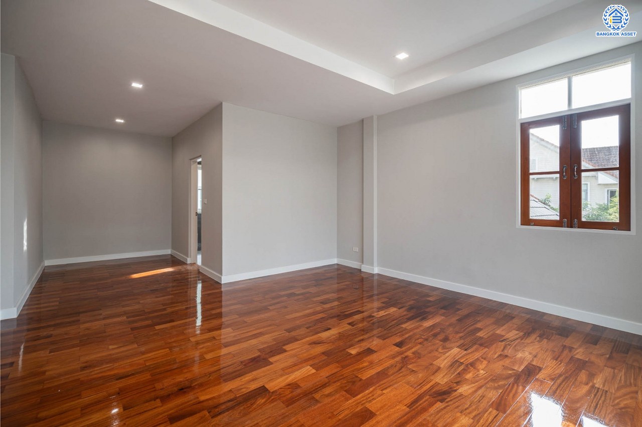 บ้านมือสองตกแต่งใหม่ โครงการ ลัดดารมย์ เพชรเกษม69 ตกแต่งหรูหราดีไซน์สุด Classic วิวสวนสาธารณะ ใกล้ส่วนกลาง บนเนื้อที่ 173.5 ตร.ว. ฟังก์ชันจัดเต็ม 4 ห้องนอน 4 ห้องน้ำ 1 ห้องอเนกประสงค์ 1 ห้องแม่บ้าน จอดรถได้ถึง 2 คัน บนทำเลศักยภาพ เชื่อมต่อหลายเส้นทาง ใกล้เดอะมอลล์บางแค จุดขึ้นทางด่วน "กาญจนาภิเษก" และรถไฟฟ้าสายสีน้ำเงิน "สถานีหลักสอง"